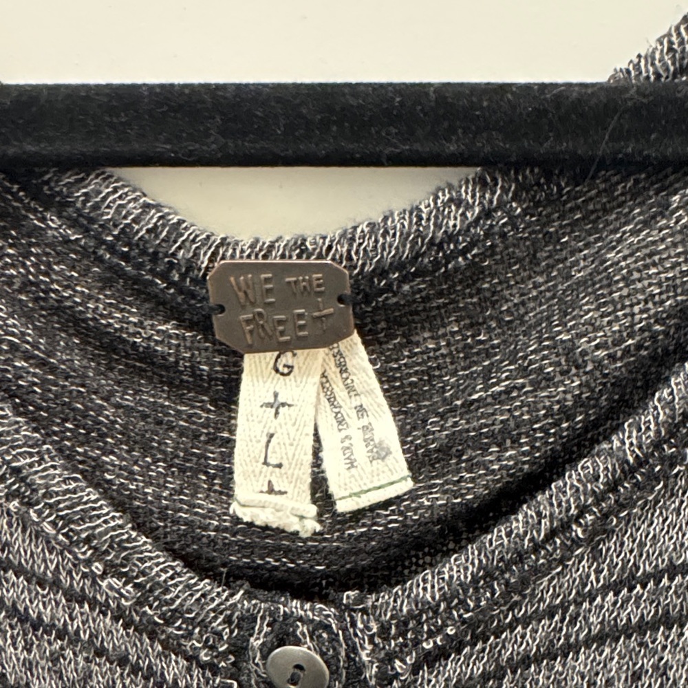 We The Free V-Neck Sweater. XL. Like New!! - Picture 2 of 4